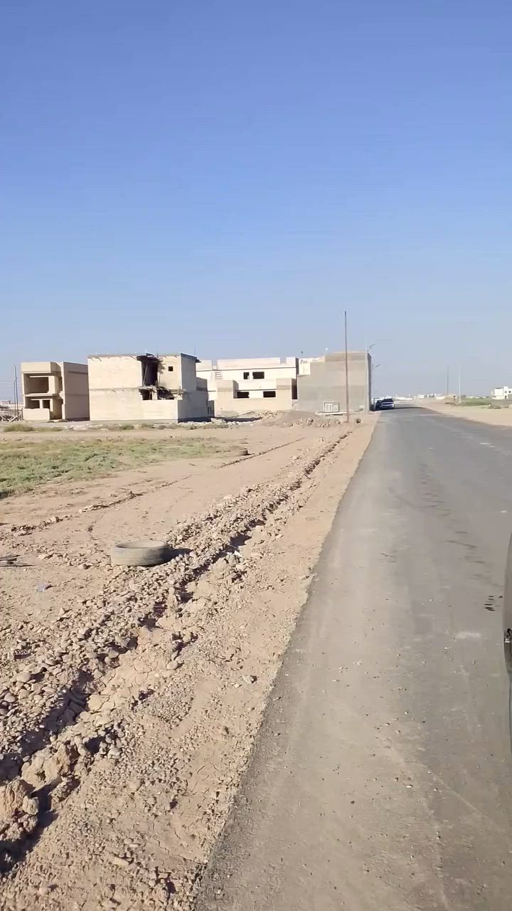 السلام عليكم عندي كاع 100 متر بالنصر الثالثه خلف شركه الرافدين شارع الثالث الخدمات كامله تبليط السعر 21 وبيها مجال وهاي راسلكم اني الصور والمقطع فيديو مال الكاع رقم الموبايل ***********
