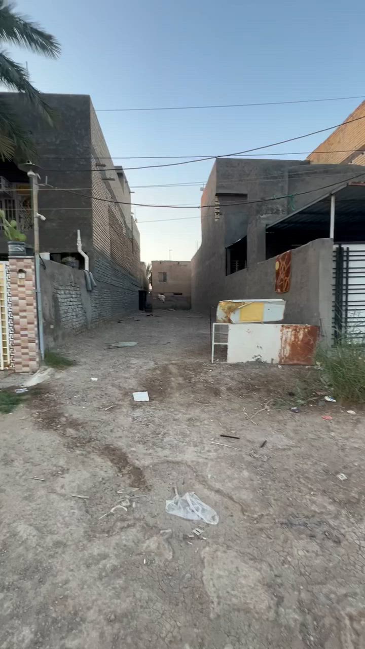 سلام عليكم بتلو 125 متر منطقت الالفين عليه شارع 15 متر سعر خاص
***********
