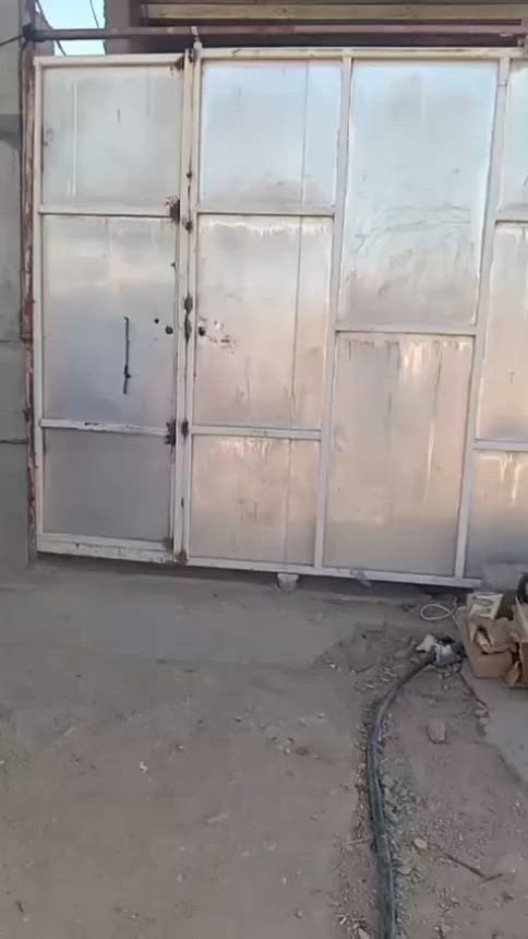 بيت لليجار المساحه 100متر مثل ما شوف بل فيديو  
السقف سندويج  بل حشد الاول قرب مجمع دره كربلاء سكني الانصال برقم *********** و المراسله ع الخاص
