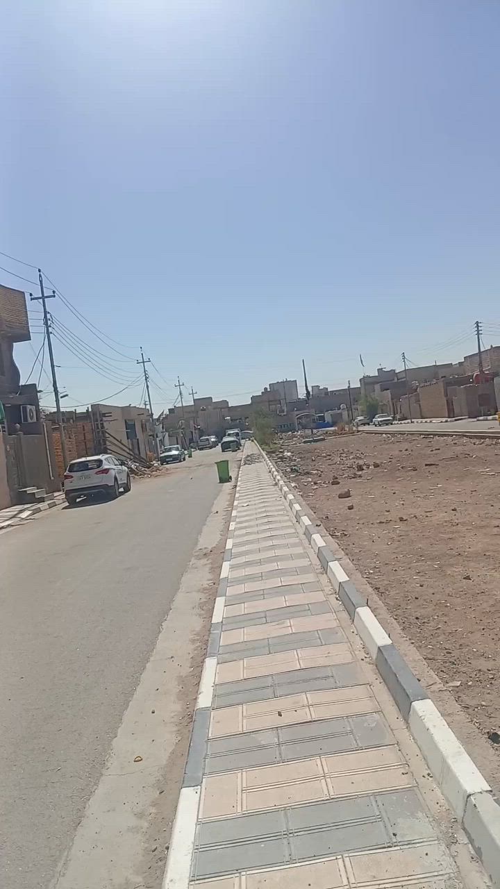 بيت طابو صرف ركن على شارعين وعلى ساحه ، الشارع مالته ثلاثين متر المساحة 105 متر طابقين السكك الطريق المؤدي إلى مستشفى بنت الهدى
غرفتين واستقبال وهول وصحيات داخليه وخارجيه . البيت حاليا مؤجر ب400 الف 
سعر البيت 180 وقابل للتفاوض .
الاستفسار 
***********
