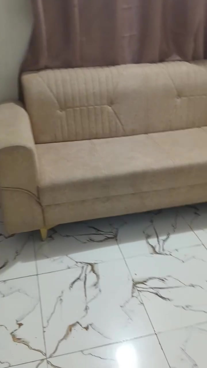 السلام عليكم تخم للبيع مستعمل قليل السعر ١٥٠ وبي مجال عنوان عطيشي كربلاء ***********

