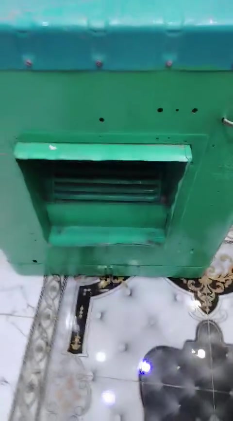 مبردات اثنتين نضافه فول برفان الهوه ثلج الجبيره بيع ٨٠ وبيه مجال بسيط والثانيه الوسط بيع ٧٠ وبيه مجال بسيط اتفيد اهل المواكب هاتف*********** بيه واتساب المكان نجف حي الوفاء
