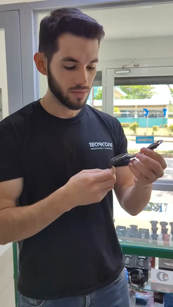 ساعة  Haylou Watch R8، وتتميز بشاشة AMOLED HD بحجم 1.43 بوصة
خاصية  الشاشة الدائمة 
تتضمن الساعة أكثر من 100 وضع رياضي لمراقبة الأنشطة.
تدعم الساعة إجراء مكالمات Bluetooth مباشرة من المعصم.
تدوم بطاريتها لمدة تصل إلى 20 يوماً، وتتمتع بتصميم متين
35 الف


**إذا كنت صاحب هذا الإعلان وتريد حذفه لأي سبب، رجاءا أرسل رسالة إلى الدعم الفني**