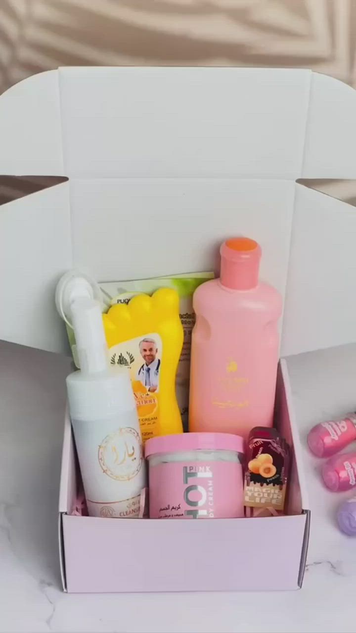 ✨🎀 بوكس العناية المتكامل 🎀✨
دلعي نفسج أو سويها هدية مرتبة وناعمة 

محتويات البوكس 👇😍

🧖‍♀️ ماسكات ورقية عدد (2) – ترطيب فوري ونضارة سريعة
🫧 غسول الوجه يارا – تنظيف عميق وإحساس انتعاش
🤍 لوشن مبيض اليدين والجسم جورجينا – نعومة وتفتيح تدريجي
🍑 تنت الخوخ للخدود والشفاه – لون طبيعي يجنن وثابت
🦶 كريم مرطب قدم – يخفف التشققات وينعم القدمين
✨ كريم الجسم هوت مبيض ومرطب مركز – إشراقة ولمعان مع ترطيب قوي

بوكس واحد بيه كلشي تحتاجينه للعناية اليومية 💕
ترطيب ✨ تفتيح ✨ نعومة ✨ ريحة حلوة


**إذا كنت صاحب هذا الإعلان وتريد حذفه لأي سبب، رجاءا أرسل رسالة إلى الدعم الفني**