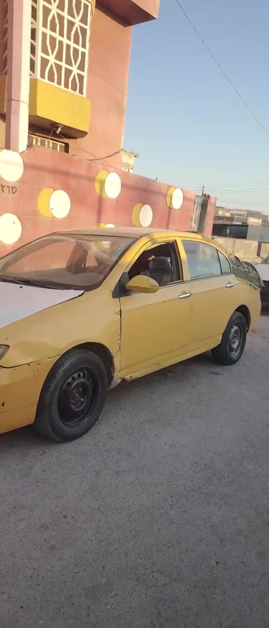 قفله 6 قفل قفل مستعجل على بيعه عندي مريض ولحد يكلي شبيه ما بيه سياره شغاله مكينه وكير كوله كوم حديد ابيعه 900 الف عنواني بصره ابو خصيب اتصال ***********
