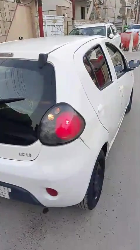 سياره باندا بيضاء اللون موديل ١٢نظيفة مكفولة كير ومحرك تبريد شاشة كأمر محرك ١٣٠٠بغداد رقمها السعر ٤٢ بيه مجال للاستفسار الاتصال على الرقم ***********