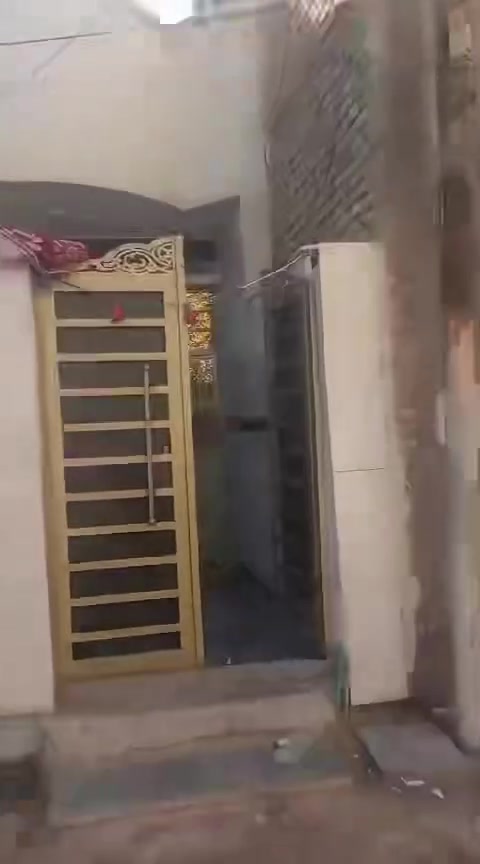 بيت مساحته 100م الواجهه 5نزال 20 بشارع ابو احمد قرب الشارع العام قرب المضمد للتواصل على الرقم فقط ‭***********‬
