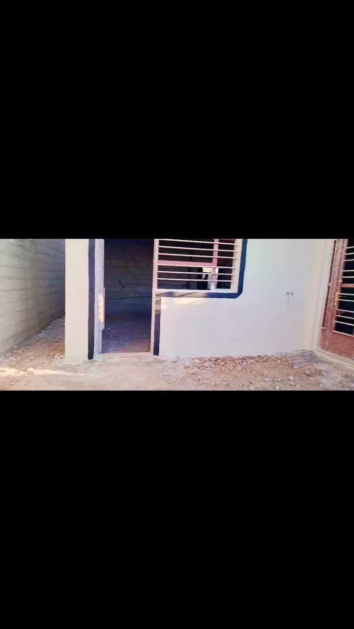 السلام عليكم بيت للبيع مساحه البيت 220 قريب على تقاطع الخنساء على الشارع العام على طريق النهروان خدمات كامله ماء وكهرباء سعر 50 *********** ***********
