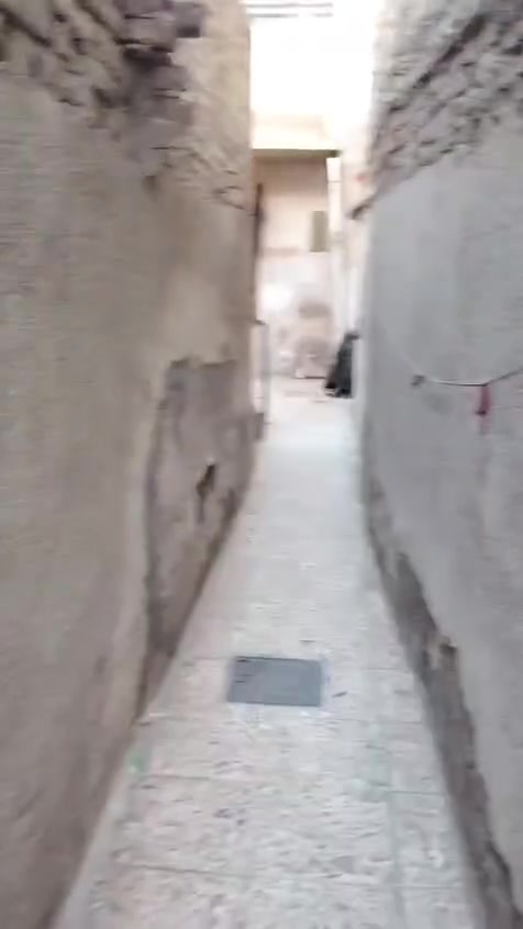للبيع نصف قطعة خلفية طابق واحد مسلح قطاع ٢٦ 
السعر ٧٣ مليون للاستفسار الاتصال على ***********
