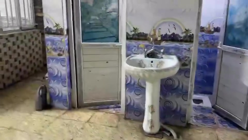للبيع 130 متر بالعوفيه قرب لربع  سايدات مال الملعب مقابيل حي الوحد 
قرب مدرسه ريتاج الكعبه 
***********
تصل بالخدمه الخاص مفتوح
