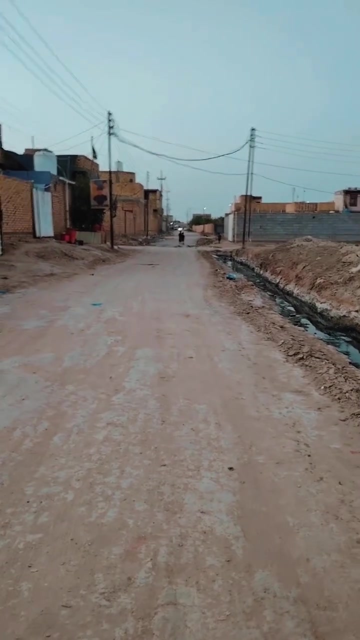 🏗️ هيكل غير مسقّف للبيع
📍 الموقع: فوق سيطرة مدخل قضاء سوق الشيوخ – نزلة الحاج عبد العالي.
📍 يبعد حوالي 200 متر عن الشارع العام، ركن على شارعين.

✅ كافة الخدمات متوفرة.
✅ بناء وفق خارطة هندسية.
✅ طابوق مع ربطات أرضية وبتلو.
✅ إضافة إلى 3 دبلات جاهزة داخل الهيكل.

💰 السعر: 40 مليون دينار عراقي، قابل للتفاوض.

📞 للاستفسار والمعاينة، التواصل مع مكتب الضامن للعقار. ذي قار سوق الشيوخ خنيطله شارع الكراج *********** #سوق_الشيوخ#تشطيب_درجة_أولى#مكتب_الضامن_للعقار
