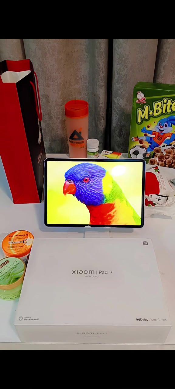 : شاومي باد 7 (Xiaomi Pad 7) - أخو الجديد تماماً 💻🔥الحالة: الجهاز شبه زيرو (مضموم وما مستخدم إلا للتجربة)، مشحون 8 مرات فقط وبطاريته بحالة المصنع 100%.المساحة: 256 جيجابايت.الرام (العشوائية): 8 جيجابايت.الشاشة: شاشة خرافية بدقة 3.2K ومعدل تحديث 144 هرتز (مثالية للألعاب والدراسة).المعالج: Snapdragon 7+ Gen 3 (أداء طيارة بالالعاب والتصفح).الملحقات: كامل غراضه الأصلية مع الكرتونة.📍 الموقع: الحرية لاولى شارع العريض. 💵 السعر 450 إلف بي مجال بسيط للصادقين رقم لمبايلي *********** . رجآ عدم لاتصال بوقات متأخر على رقم
