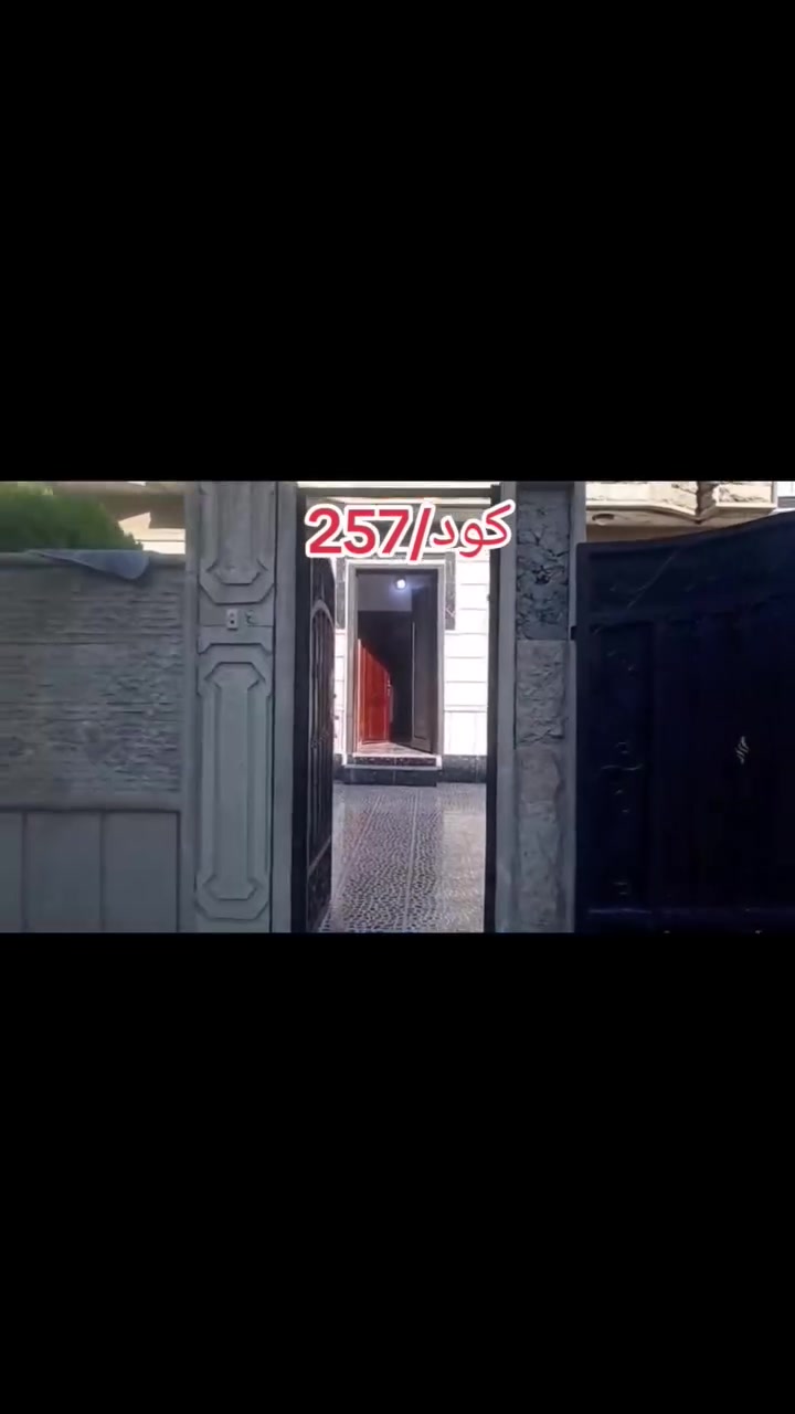 کۆد 257
کوردی - عربي
خانووی ڕەقەم بۆ فرۆشتن بە ڕووبەری 200 مەتری دووقات، کاشی و سەقفی سانەوی و دکتی بۆ کراوە.
قاتی یەکەم پێکهاتووە لە ژووری میوان و متبەخ و هۆڵ و 1 ژووری نوستن لە گەڵ دەست شۆرەکان.
قاتی دووەم 2 ژووری نوستنی تیدایە لەگەڵ دەست شۆرەکان. 
شوێن: کەرتی 49 لە نێوان ڕاپەڕینی دوو و گەڕەکی نەسر. 
کود 257
دار رقم للبيع بمساحة ٢٠٠ متر، طابقين، سيراميك وسقف ثانوي مع نظام دكتات مركزي. 
الطابق الاول يتكون من استقبال مع مطبخ و هول داخلي و غرفة نوم و احدة مع الصحيات. 
الطابق الثاني فيه غرفتين نوم مع الصحيات. 
الموقع: مقاطعة ٤٩ مابين القادسية الثانية و حي النصر. 
بۆ زانیاری زیاتر پەیوەندی بکەن بە ژمارە مۆبایل 
*********** 
***********
