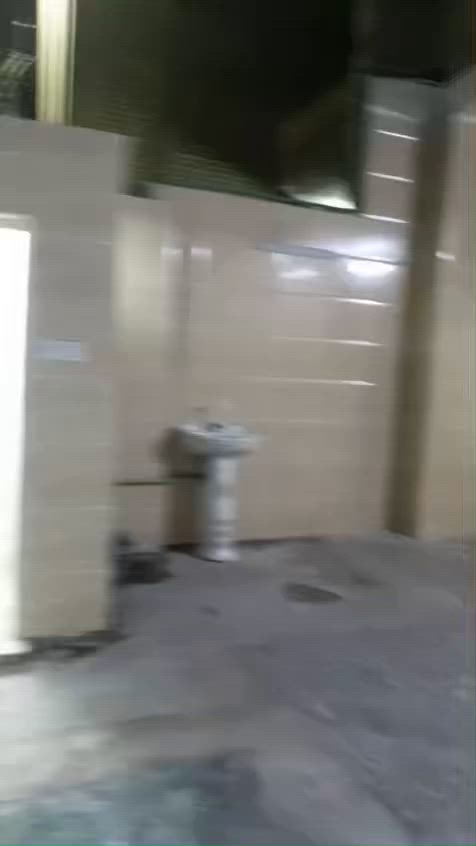 دار للبيع غير مسكون 
المساحه ١٢٥ متر طابو صرف بناء حديث وجاهز يحتوي على غرفه نوم وصاله كبيره واستقبال ومطبخ وصحيات داخليه ومفاسل خارج بالكراج وغرفه نوم وحمام وصحيات وصاله فوك ويحتوي على ٢ خزان ماء ووسخان وماطور ماء وخط سحب  
الرئاسه شارع عشرين التجاري 
موقعه سنتر المنطقه مقابل صيدليه ابن البيطار قريب أسواق النعناع للاستفسار الاتصال على الرقم ***********
