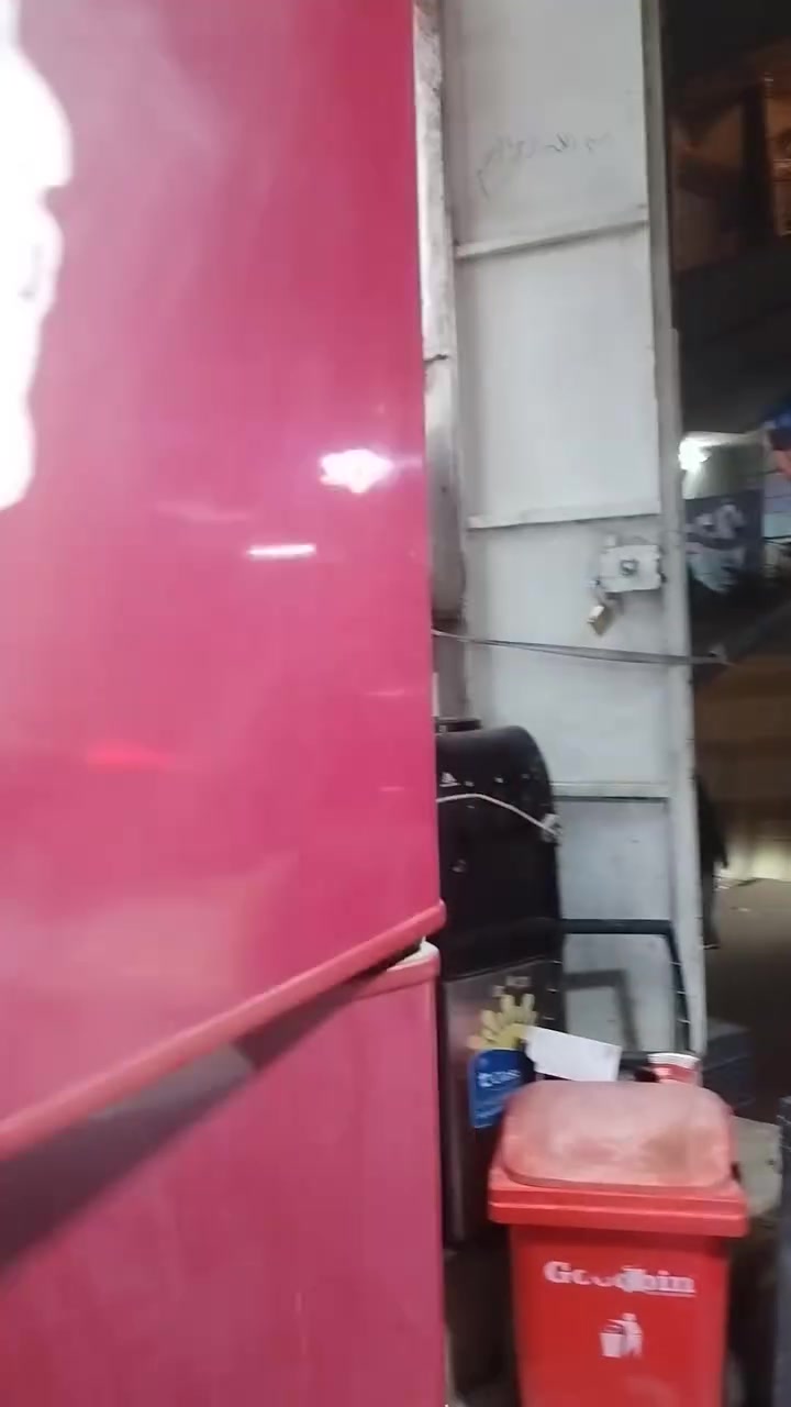 السلام عليكم تم صيانه ثلاجات وعارضه بيهن ليك وتبديل افريزرات وتم التنضيف والشحن بالكامل عمل داخل الورشة بغداد الكريعات
ابو سكينه الربيعي ***********
