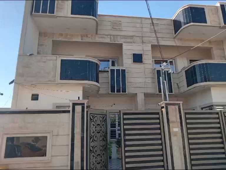 عروض مكتب الفهد للعقار في تموز 💯💯
بيت للبيع 💥💥 مشيرفه الثانيه قرب شارع 60 بعد البانزيخانه 🏄🏄
مساحه 150م واجهه 6 💥💥
طابقين 3 غرف وهول واستقبال ومطبخ وصحيات 👍👍
للاستفسار الاتصال على الارقام 📱 
***********☎️
***********☎️
