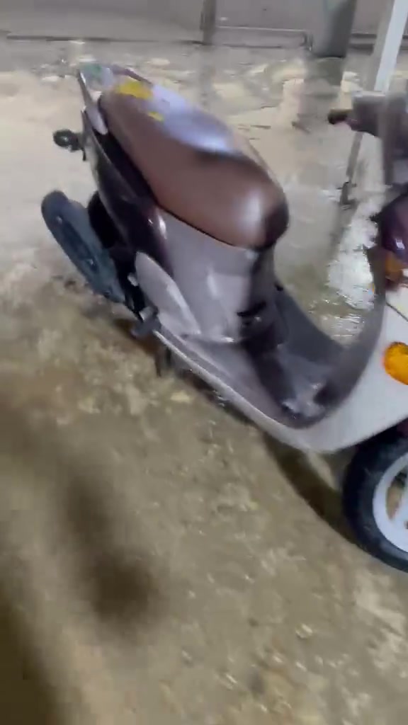 لبيع فله كفاله عامه ٨٥٠ وبيه مجال مكان بغداد دوره حي صحه ***********
