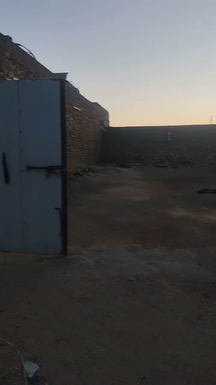 قطعه ارض للبيع 350متر قريبه ع الحولي الي يربط ساحه الصمود بتجاه السد قطعه مسيجه ومرتبه للاستفسار ***********
