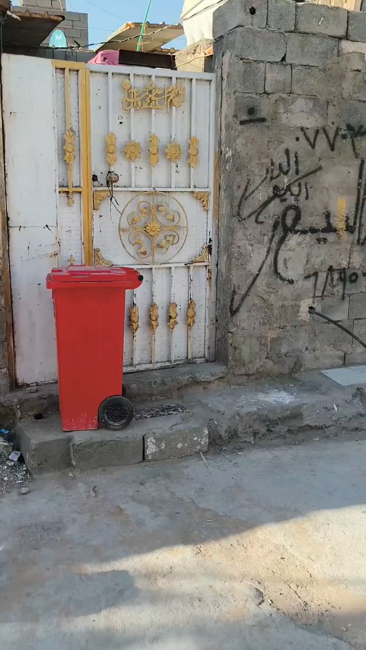 بيت اللبيع قرب من فلكه حي النصر في منطقه بحث العلمي قريب عل شارع العام مساحه البيت 100متر  سعر 45 وبي مجال الشارع تبليط كهرباء والمي خير من الله الاستفسار رقم الهاتف ***********
