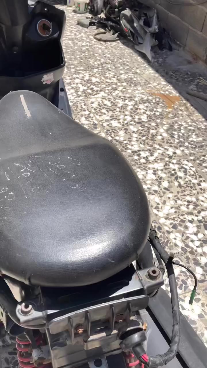 السلام عليكم
سكنس لد مكينه بلادية دراجة مكفوله من كلشي بس مفصخه وماعندي مجال اشد غراضه كفر اسود كامل دراجة كلهه كامله حته براغيهه موجودات بس ممتفرغ اله واحد ياخذه بس يشدهه و هاهيه كهربائيات مكفول مكينه بلادية مكفوله ابيعه ع وضعه مو شراي و تكسر بيه لا تراسلني و لا تخابرني مكاني بغداد نهاية حي اور تفاصيل اكثر واتساب 

‏***********

