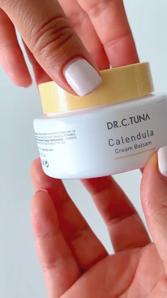 *Calendula Cream Balsam*

بلسم آينا صفا صيدلية كاملة
فعلاً سحر وعن تجربة ويجب ان يكون في كل بيت لانه:
 
1-يفيد في الحروق يسكن الالم ويعالجه سريعا ولا يترك اثر للحرق بإذن الله 
2-مفيد للبشرة يعالج النمش والكلف والبقع الداكنة .
3- يستخدم لتفتيح المناطق الحساسة والركب والاكواع.
4-يعالج اثر تشقاقات الحمل.
5- يعالج الاكزيما في الجسم والايدي .
6-يعمل على اصلاح بشرتك وترميمها واشباعها .
7- يحميها من التهيج والتأكل ويعمل على ترطيبيها .
8يخلق حاجزاً ضد العوامل البيئيه بفضل خاصية مكافحة الشيخوخة وهو مرمم فعال للجلد بعد العمليات
#تشققات
توصيل داخل النجف 3 محافظات 5


**إذا كنت صاحب هذا الإعلان وتريد حذفه لأي سبب، رجاءا أرسل رسالة إلى الدعم الفني**