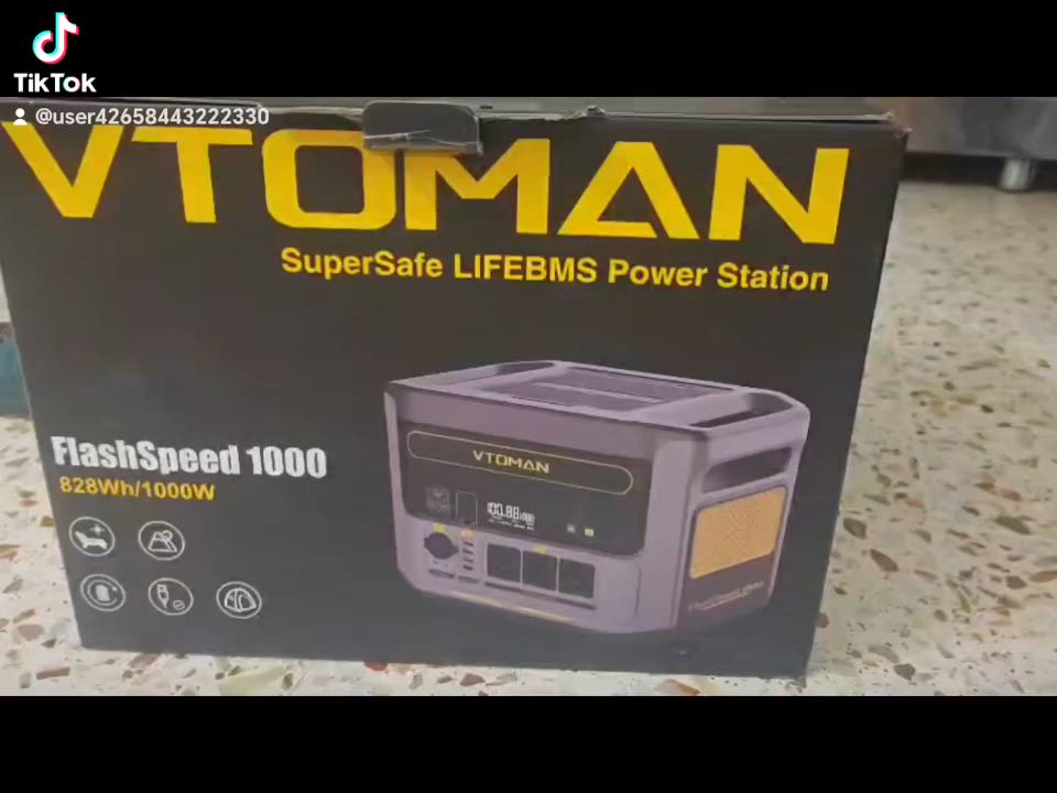 باور ستيشن طاقة: جهاز VTOMAN FlashSpeed 1000حالة الجهاز: جديد (بالكرتونة).السعر: 600,000 دينار عراقي.السعة الكهربائية: 828 واط/ساعة (Wh).القدرة المستمرة: 1000 واط (تتحمل ذروة تشغيل مؤقتة تصل إلى 2000 واط).نوع الخلايا: بطاريات فوسفات الحديد والليثيوم (LiFePO4) بعمر افتراضي يتخطى 3000 دورة شحن [1.1.1، 1.3.2].سرعة الشحن الجداري (AC): مدخل بقوة 700 واط؛ يشحن البطارية بالكامل من 0% إلى 100% في 70 دقيقة [1.1.1، 1.3.1].الشحن الشمسي: يدعم إدخال طاقة شمسية كحد أقصى 300 واط (منفذ Anderson) [1.1.1، 1.1.8].الشحن من السيارة: يدعم مدخل 12 فولت / 24 فولت بقوة تصل إلى 200 واط [1.1.3، 1.1.8].الأبعاد والوزن:الوزن الصافي: 16.96 كجم (حوالي 37 رطلاً) [1.3.2، 1.4.2].الأبعاد: 39.3 × 27.9 × 26.9 سم.وظيفة UPS: تفعيل تلقائي للطاقة البديلة خلال أقل من 20 مللي ثانية عند انقطاع التيار [1.1.5، 1.3.4].توسعة السعة: منفذ مخصص لربط بطارية إضافية لزيادة السعة الإجمالية حتى 2376 واط/ساعة.خاصية الطوارئ للسيارات: يدعم ميزة بدء تشغيل محرك السيارة (Jump Starter) بجهد 12 فولت [1.1.1، 1.3.2].عدد منافذ الإخراج: 12 منفذ تشمل [1.3.2، 1.4.3]:3 منافذ كهرباء AC (تيار متردد) [1.1.5، 1.3.2].منفذين USB-C بتقنية الشحن السريع بقوة 100 واط.4 منافذ USB-A [1.1.5، 1.3.5].منفذين تيار مستمر DC (5521) بجهد 12 فولت [1.3.1، 1.3.5].منفذ ولاعة السيارة بجهد 12 فولت.نظام الأمان: مجهز بنظام حماية LIFEBMS المدمج لتنظيم الجهد، والحرارة، ومنع الارتفاع المفاجئ في التيار أو الماس الكهربائي [1.1.1، 1.3.2].هل ترغب في إضافة تفاصيل إضافية للإعلان مثل توفر التوصيل للمحافظات أو معلومات الاتصال الخاصة بك؟


**إذا كنت صاحب هذا الإعلان وتريد حذفه لأي سبب، رجاءا أرسل رسالة إلى الدعم الفني**