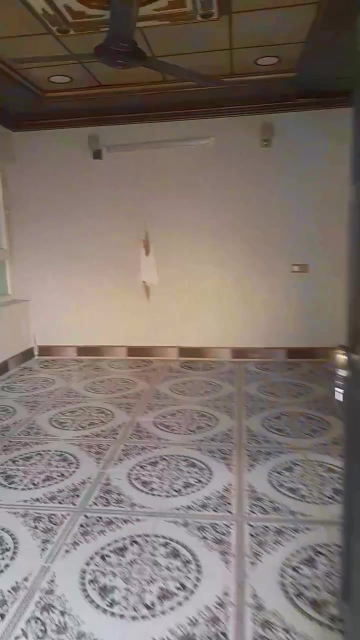 محافظة كركوك 
طابق ثاني للايجار منطقة القادسية قرب تقاطع أبوخطاب غرفتين نوم وهول وأستقبال ومطبخ وصحيات وبلكونة 
السعر٢٢٥
***********
