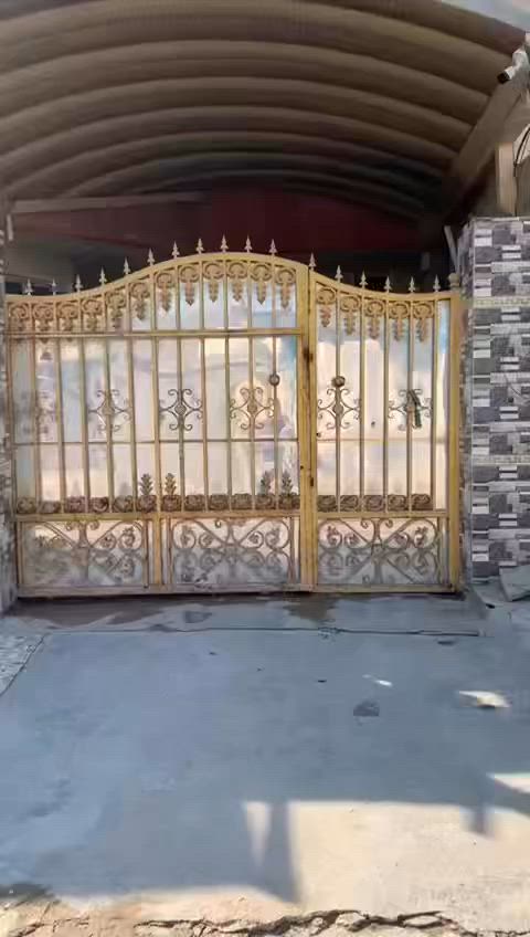 يا الله دار للبيع مساحة ٢٠٢٠ مجمع فدك من جهة الرئاسة  ثاني فرع عن الشارع العام ٤ غرف نوم الفرع عرضه ١٢ تصوير واضح امامكم شغل درجة اوله السعر 85 وبي مجال بسيط للاستفسار ***********

