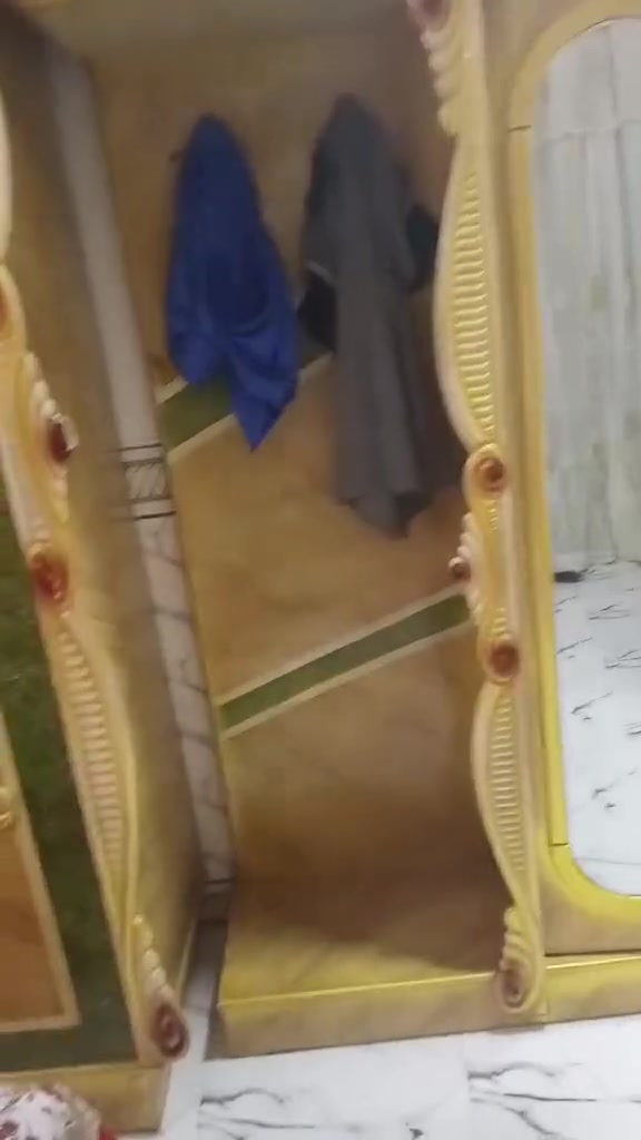 غرفه للبيع نظيفه مكلف بالنشر مال جناي السعر 700 المكان حي الشهداء يم البانزين خانه  هذا رقم صاحبهه ***********
