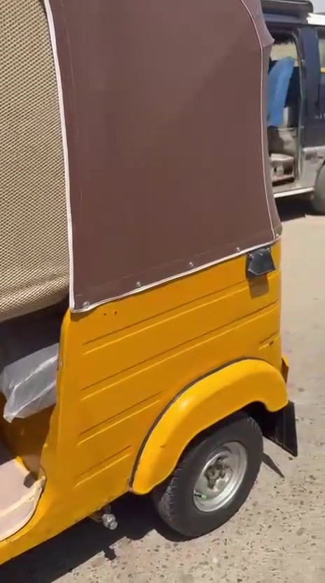 سلام عليكم تكتك ٢٠٢٠رقم وسنويه تحويل ثاني يوم تكتك جاهزه من كلهن تخم تاير جديد كهربائيت كلهه شغاله  دوشمه جديده  ربع ماذب عليهه مكينه بوش وبستم فقط تريهه ما زيرو العنوان مدينة الصدر حي طارق القديم ***********السعر خاص
