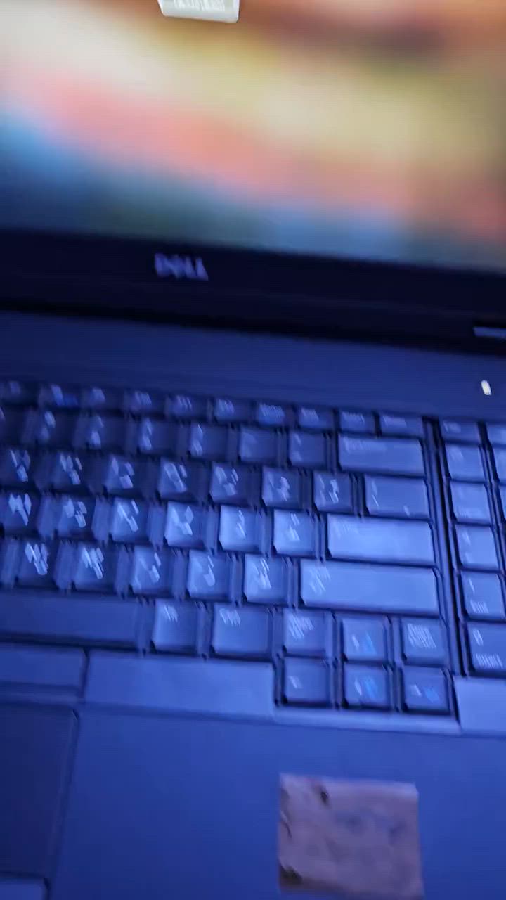 Latitude E6540، 
ال Intel Core i7-4610M.  بذاكرة وصول عشوائي (RAM) سعتها 8 جيجابايت. هارد 256 ssd
١٢٥ الف مع التوصيل


**إذا كنت صاحب هذا الإعلان وتريد حذفه لأي سبب، رجاءا أرسل رسالة إلى الدعم الفني**