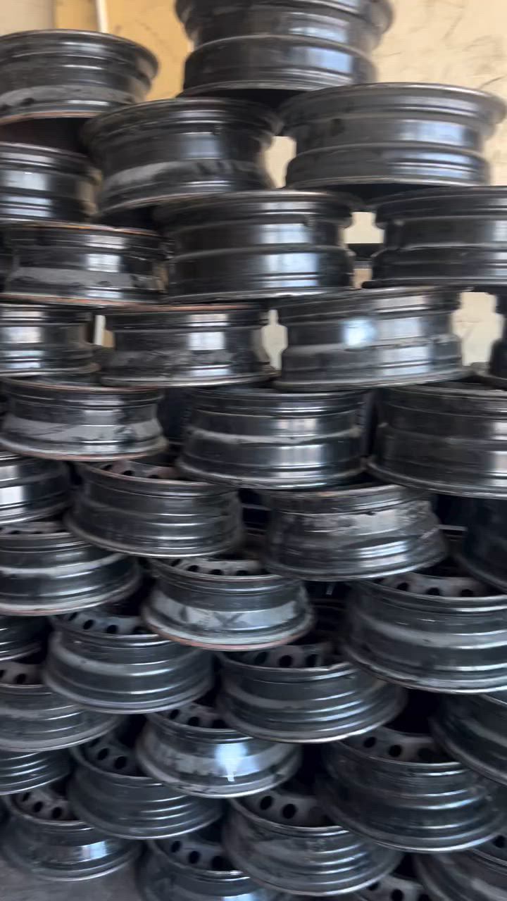 سلام عليكم حبايب يتوفر عدنه جميع انواع والويلات والتايرات بيع او مراوس مكاني بابل حله *********** 
يتوفر جمله مفرد وابسعار تنافسيه
