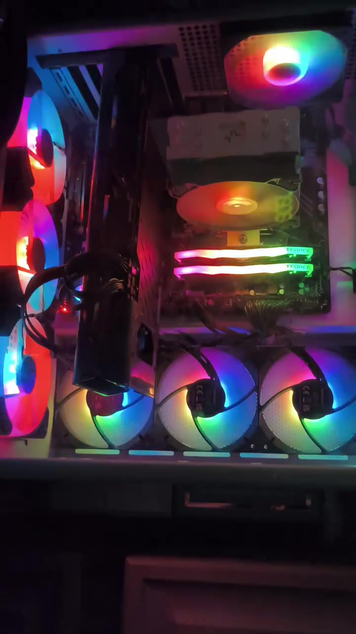 Cpu:Cor i5 14400f
Gpu:Rx 6900xt 16g
 Ram:(32) DDR5 6400mhz T-force
Motherboard: B760 DS3H DDR
Case:Gamemax Rgb
Storage:1TB m.2
شاشة ايسر 165h fhd
مكاني بغداد 
***********
