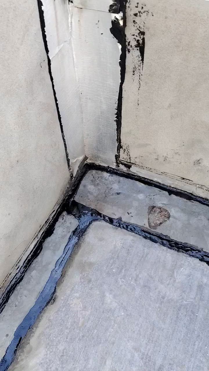الحمدلله هذا عملي عمل اشتايكر شرط الفحص عمل درجه اولى مع المواد درجه اولى عمل اشتايكر كادر ابو ضياء وكذالك نعمل عل صيانه السطوح القديمه قلع الماستك القديم ومد ماستك جديد  ***********
