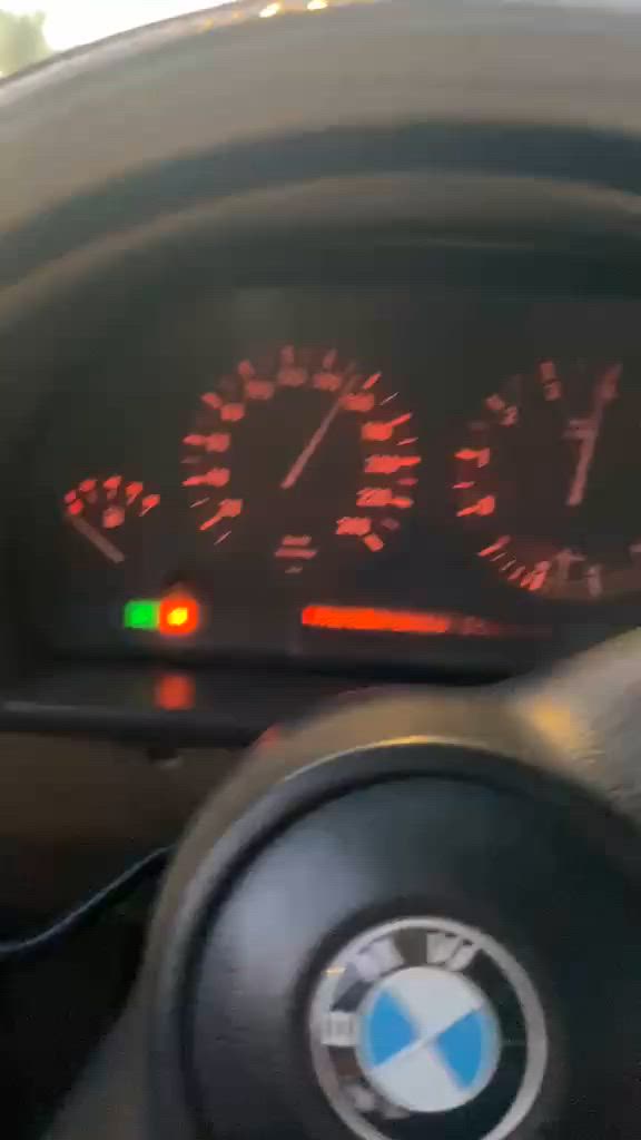 للبيع بي ام 525 بلادي جارده تعال وافهمك عليه ب20 السعر ***********
