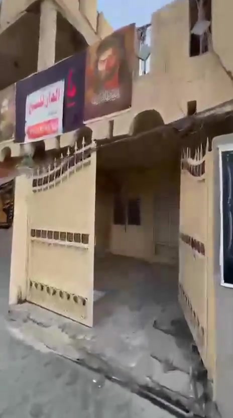 السلام عليكم
عندي بيت مساحتة 144متر
البناء مسلح 
بي 5غرف
الجوه بي غرفتين واستقبال وهول وحمام ومطبخ
البناء الفوك بي 3غرف وحمام ومطبخ
وسطحين 
بيت قريب ع الشارع وع الركن ب5بيوت
الاتصال ع الرقم للاستفسار 

‭***********‬
