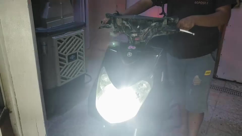 سلام عليكم دراجه سكنس فحل للبيع دراجه تشتغل بس مكينته ضعيفه رحت لمصلح يكلي بلكات واني ما عندي فلوس تصليح رايده 350 وبيج مجال حك جيه 
مكان بغداد شعب حيدر مصريه   ***********
