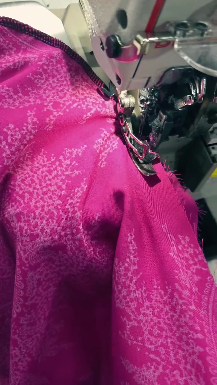 إلى أصحاب المحلات وتجار ملابس النساء! 👗🤝

مصنع ليرا (Lyra)، مركزكم الأول لتأمين أحدث الموديلات بالجملة وبجودة لا مثيل لها. نحن نسهل العمل على الكسبة والتجار لتقديم أفضل المنتجات لزبائنهم وبأقل الأسعار.

✅ لماذا مصنع ليرا؟
🔹 سعر المصنع: مباشرة من المصنع (لتحقيق أعلى نسبة أرباح لك).
🔹 جودة ثابتة: استخدام أفضل أنواع الأقمشة وأرقى خطوط الخياطة.
🔹 موديلات عصرية: تصاميمنا يتم طلبها وتنفيذها حسب رغبتكم.
🔹 توصيل سريع: نوصل إلى جميع المدن والأقضية.

📍 العنوان: السليمانية - دارەسوتاوەکە (السوق المحروق).
📞 للاتصال (الجملة): ***********

ليرا؛ شريك نجاح تجارتك. 🌟
