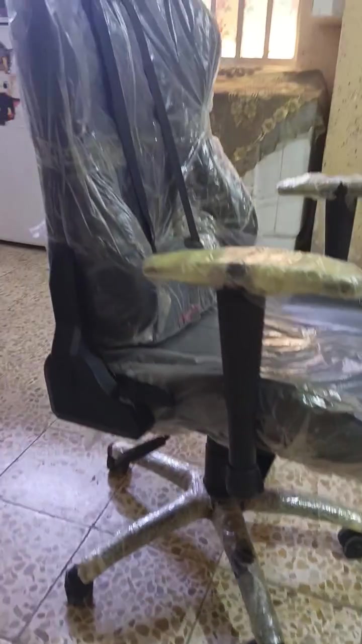 كرسي كيمينك
حجم وسط يعني مو حجم صغير  مريح بالكعده  
اليدات تصعد و تنزل
مستخدم اقل الشهر 
رايده 120 الف سعر نهائي
ماخذه 220 الف
مكان بغداد البياع
***********
