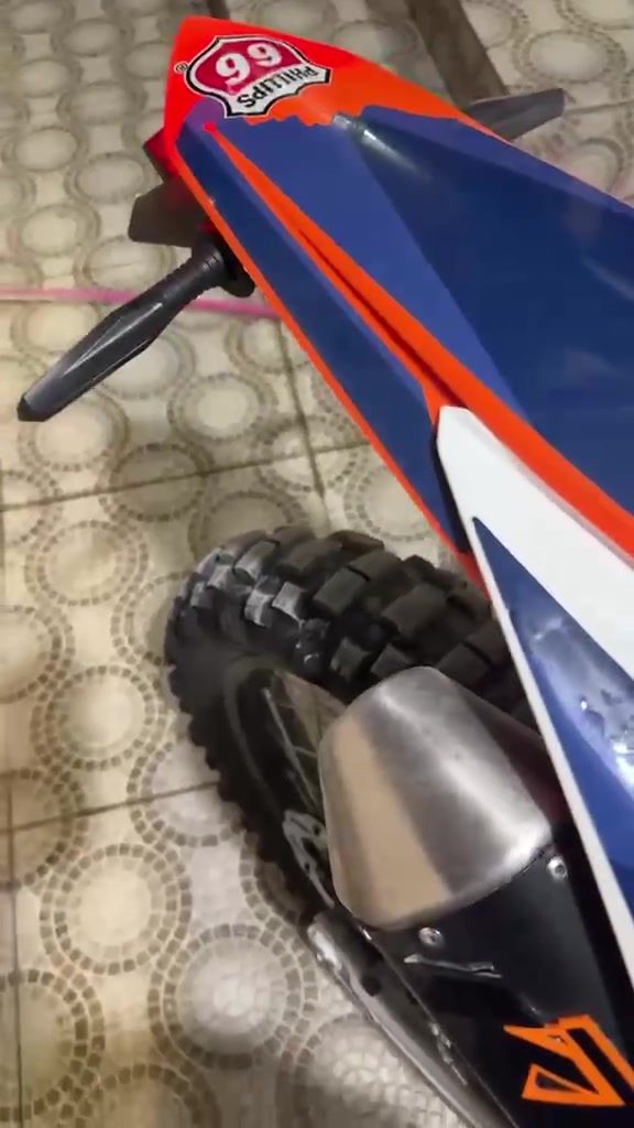 سەرەتا سڵاوی خواتان لیبیت ئەم KTM هەیە بۆ فڕۆشتن ماتۆڕە کە بیحەیبە ٢٠٢٥  مەکینەی ٢٥٠cc ماتۆڕەکە وەرگەڕاو نییە هەموو گیانی بەشەرتە دیشلەکانی گۆڕاوە گشت گیانی بەسشەرت ئەدەم بۆ زانینی نرخ پەیوەندی بەم ژمارەیە بکەن ***********

