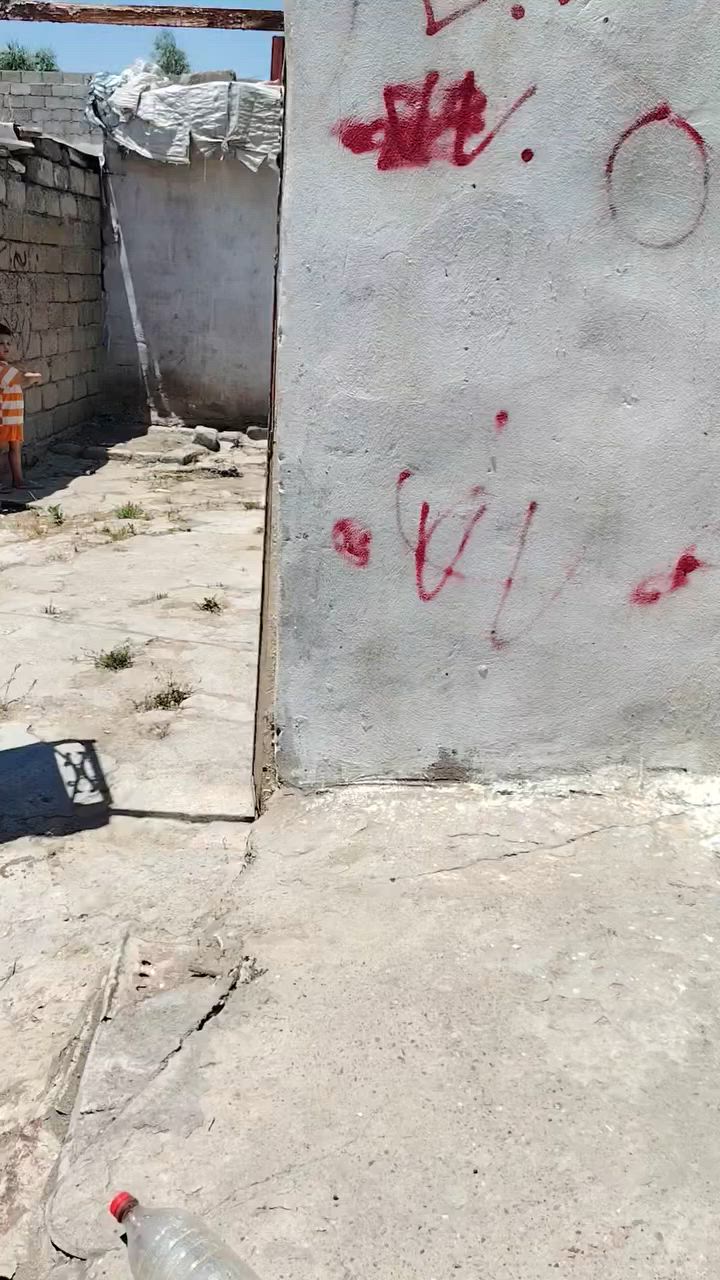 بيت للبيع   السعر 8ونص مساحه 300متر العنوان مجمع الامل تجاوز وادي حجر مقابل محطة تعبئة الهارون كرت بلدية كهرب ماي  متوفر  البيت متكون من 3غرف وهول مكشف وستقبال ومطبخ وصحيات للاستفسار الاتصال عل رقم ***********👉 صاحب البيت

