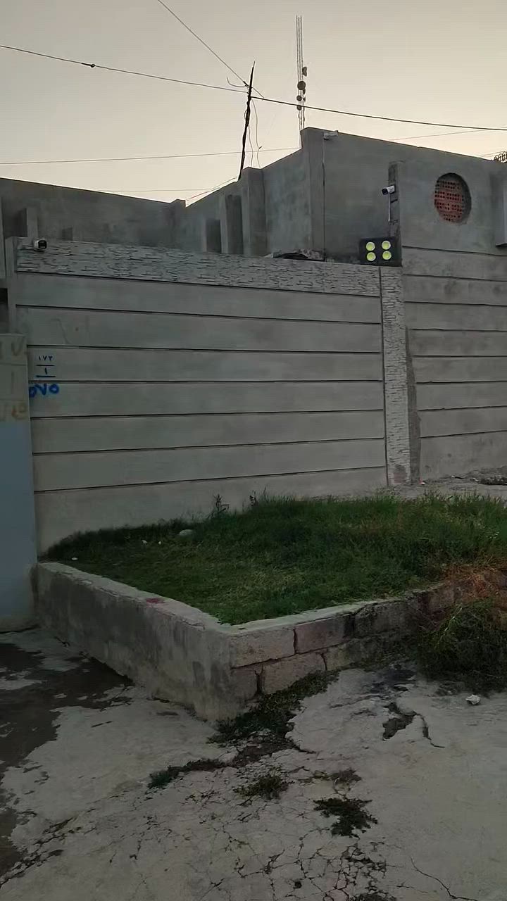 السلام عليكم بيت للبيع في منطقة الاقتصاديين  المساحة 200متر بي كرت بلديه وبي وصول يتكون من 2غرف وستغبال وهول وصحيات وكراج وحديقة السعر 40 وبي مجال رقم الهاتف ***********/////***********
