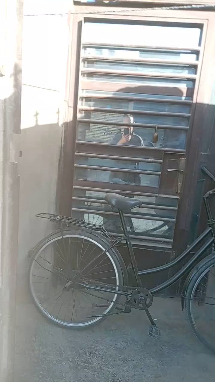 بيت للإيجار في حي الجهاد الحمدانية طابقين في الطابق الأرضي يحتوي على استقبال 6 ونصف في 3 ونص ومطبخ 3 ونص في 3 ونص وصحيات 3 ونص في 3 ونص والطابق الثاني يحتوي على غرفتين نوم نفس مساحة الطابق الأول وعلماا أنا صاحب البيت وبدون دلالية سعر البيت 550 قفل  نهاية رقمي اتصال فقط ***********
