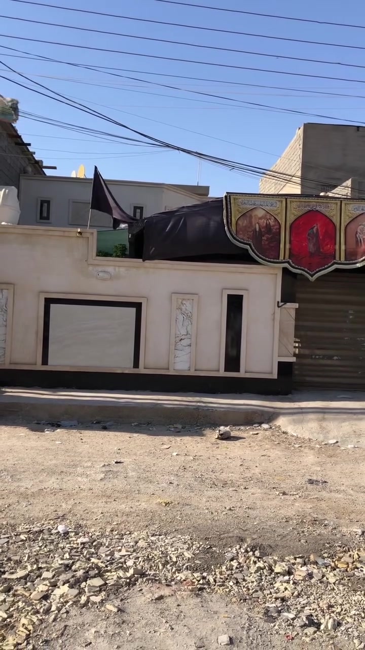 بيت للبيع
واقع حال مكاتبة
بغداد الرشاد شارع التانكي
مساحة 250 متر
غرفتين نوم - صالة - استقبال - ومطبخ - كراج - حديقة
بيت بناء 2023 نضيف جداً

السعر المطلوب 130 وبي مجال 
***********
