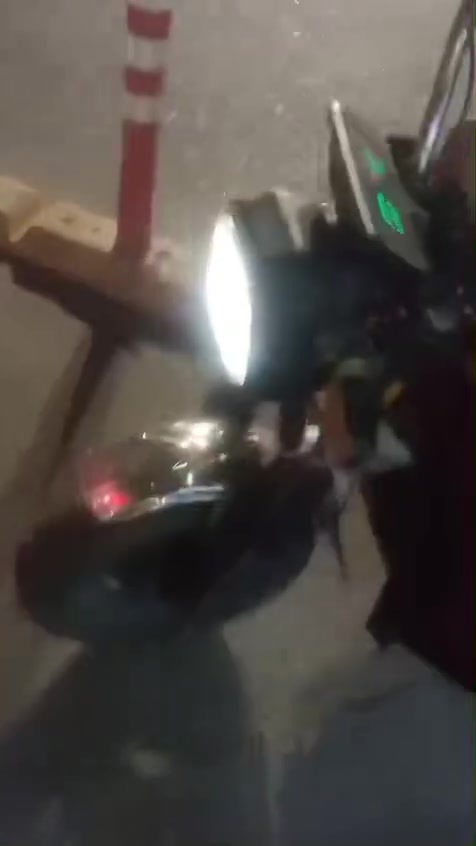 سلام عليكم ستوته شحن كامله مكمله مناقصها شي تشغل وتتوكل وياها صندوك مغلف وهاي كدام عينكم لفيديو مالتها 
المكان الكرخ الغزاليه

***********
