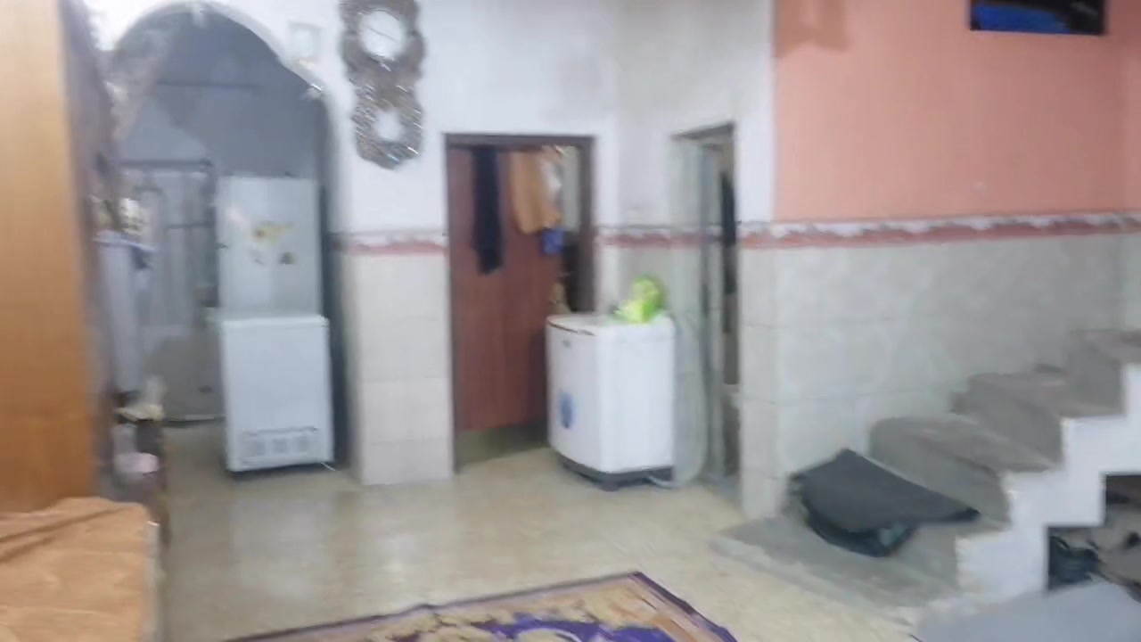 الطابق لاول كراج ومطبخ وحولي وغرفه واستقبال وترك..الطابق الثاني غرفتين وترك وسطح وحمام.....السعر ٢١٠ قفل .طابو ملك مسلح ...***********
