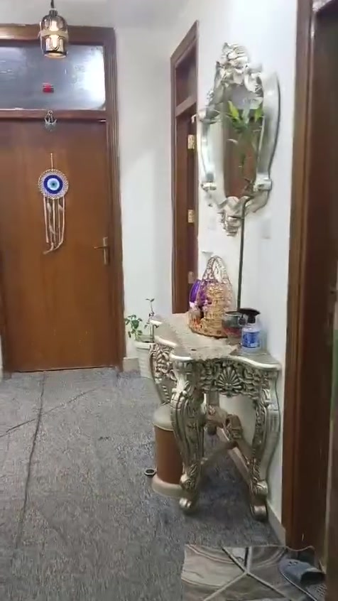 سلام عليكم
شقه عمارات الشموخ مساحه 174 متر  تفاصيله موضحه بل فيديو
طابق ثاني مكان مميز مقابيل مجمع تينا معزوله تماما
القصد الشهري 200 الف وبيه تخفيض
للاستفسار ***********
