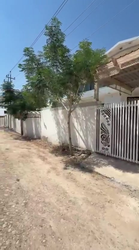 بيت للبيع  قاطين مع الاثاث موقع الخلف الخضر المساحة 500 متر بناء حديث مثل ما موضح بالفيديو يتكون البيت
بيت للبيع  قاطين مع الاثاث موقع الخلف الخضر المساحة 500 متر بناء حديث مثل ما موضح بالفيديو يتكون البيت 
🏡استقبال 4*8 🏡غرف عدد أربعة اثنان 4*5 الطابق الارضي 🏡غرف الطابق الثاني 5*6🏡هول4*4 🏡المطبخ 5*6🏡موزع 7*4🏡 مع صحيات كماله الاطابقين 🏡طاقه شمسية نهاري30 امبير و ليلي 15 امبير 🏡مع حديقة وكراج للسيارة و السطح اشتايكر قريب على بزل بضهر الغسل للاستفسار اكثر اتصل ***********
