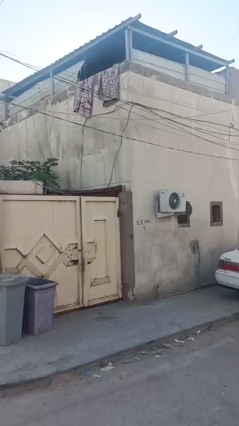 سلام عليكم بيت البيع بحي الوفاء مساحه 100 مربع ركن شارع 10 مفتوح عل شارع 20 قريب عليي بيت ينسكن بي سعر 115 بي مجال تصال او وتساب ***********
