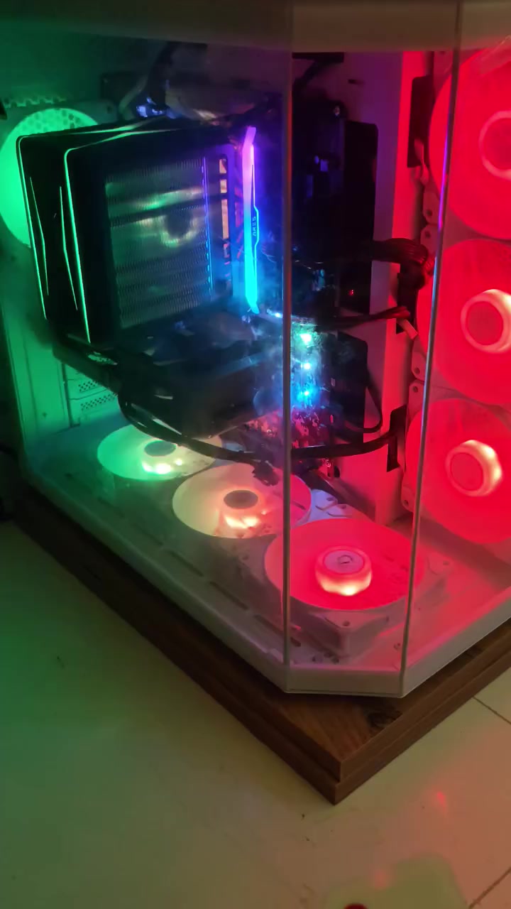 ب
تجميعه 5060ti 16gb  ذاكره 1 تيرا جين 4 كلش قويه و سرعه بمليون و 450 . استعمال 3 اسهر فقط و عندي توصيل 180 فريم على RE. 9 ركويرم
وتساب ***********

AMD Ryzen 7 3800X 8-Core Processor
GPU : Asus 5060ti 16gb  : 1-16gb

M.B _ ASRock . B450 pro . STEEL LEGEND

M.2 . Gen.4 1 T
256 +

 RAM . Leexar 1×16 . DDR4 3200

مبرد غازي كبير  Redragon Hodur CC-2188 ARGB

Power Supply . B.P.750 REFORMATION

 Case : Lian Li 11 Dynamic Mini
